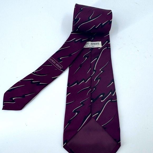 Giorgio Armani Red / Black 100% Silk luxury Tie - Picture 5 of 5